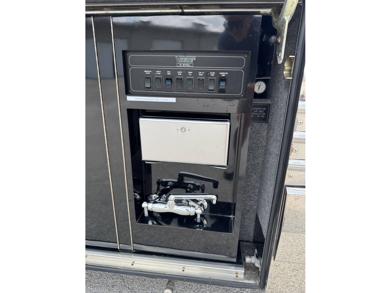 A photo of this 1999 Prevost VOGUE XL