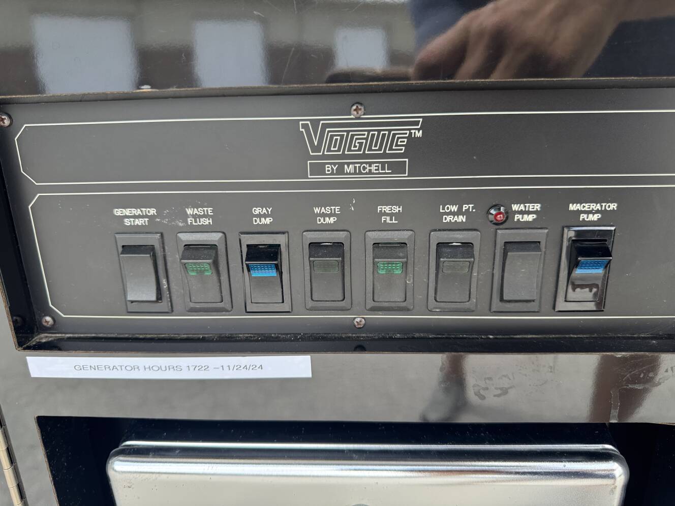 A photo of this 1999 Prevost VOGUE XL