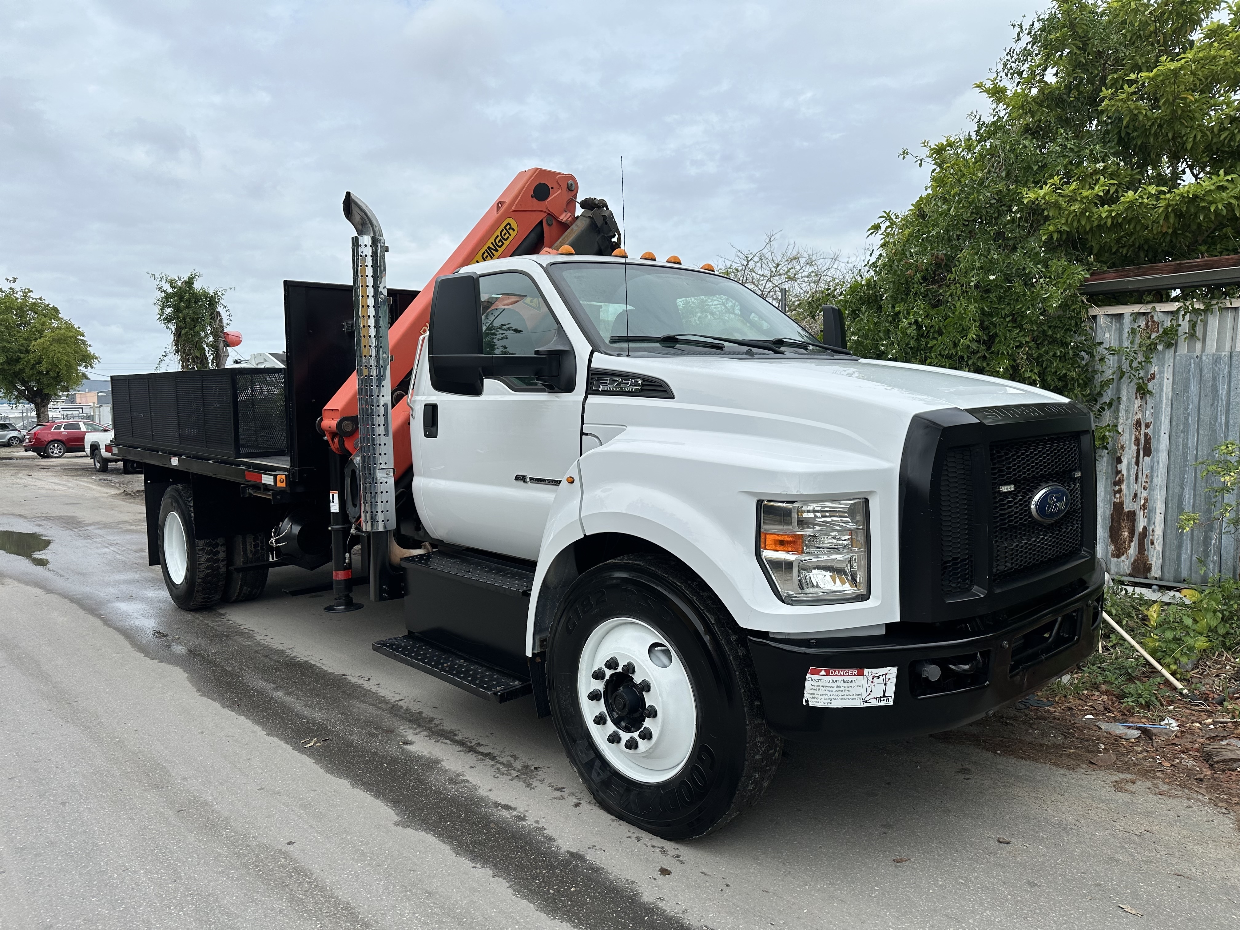 2016 FORD F-750 in Miami, FL