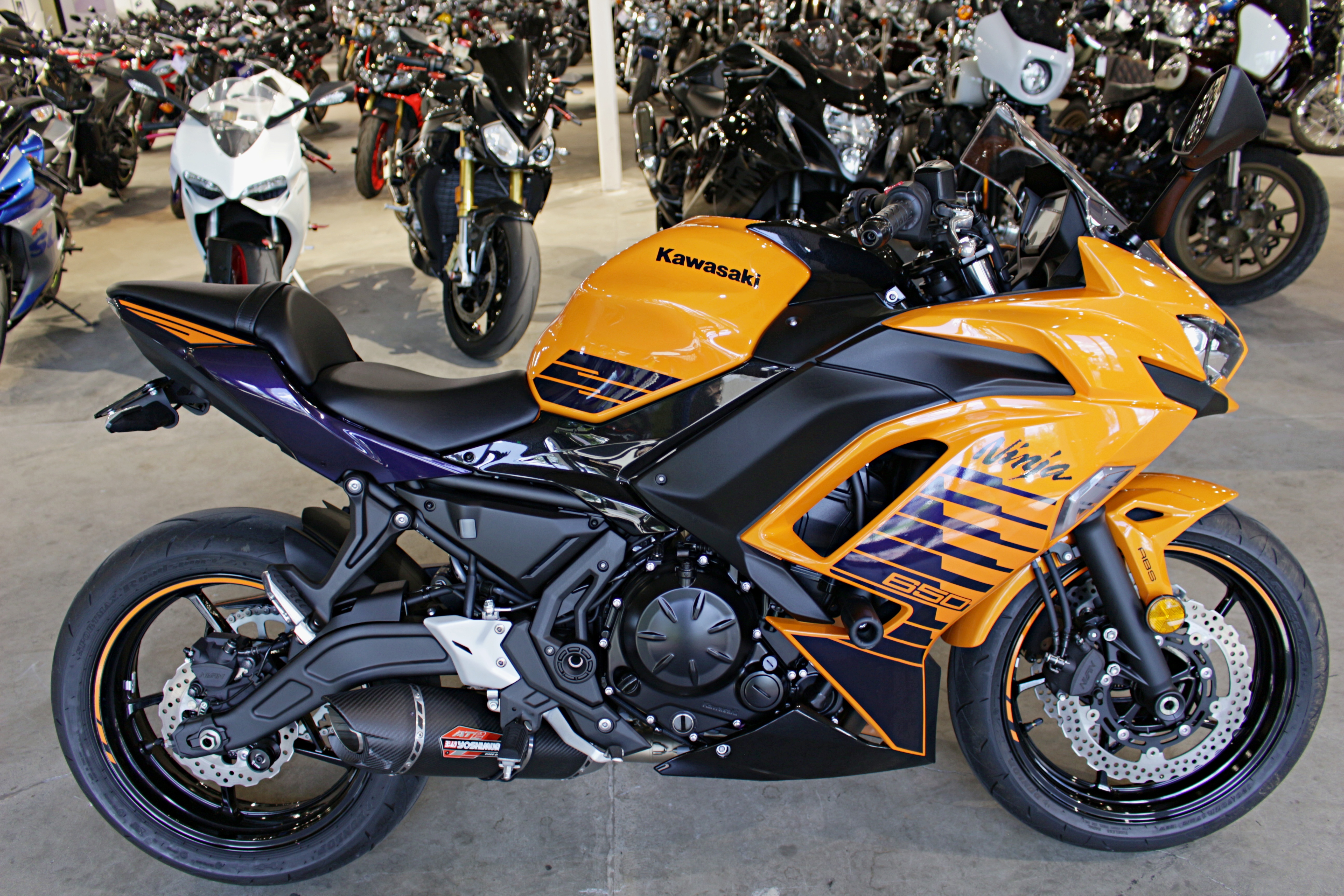 R。 New 2025 Kawasaki Ninja ZX-4RR ABS Metallic Matte Whitish