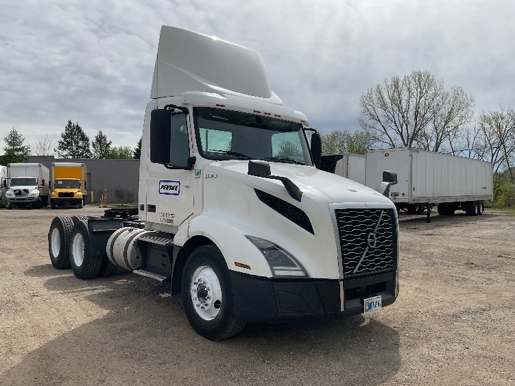 2019 VOLVO VNL64T300 in Rothschild, WI