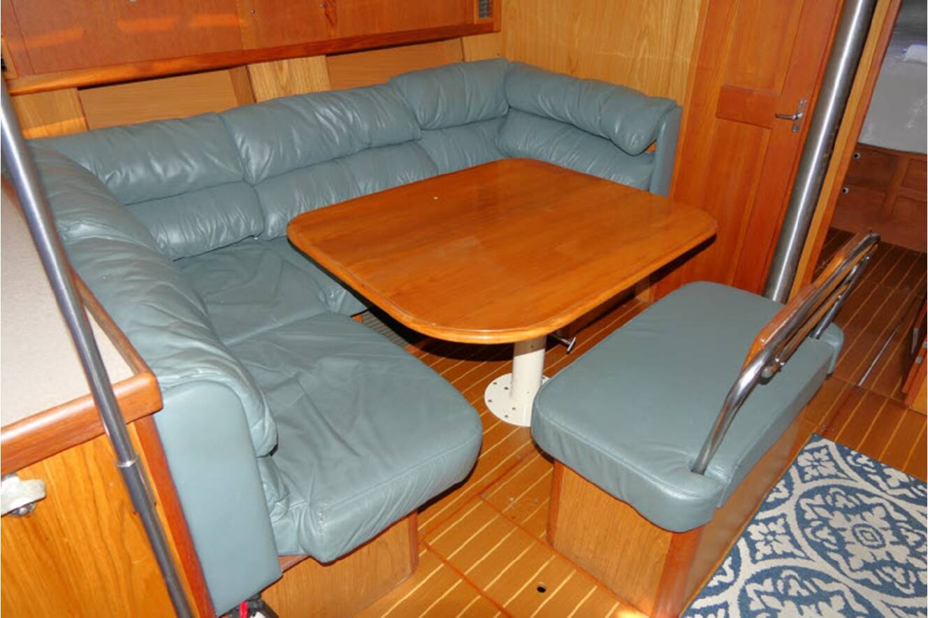 A photo of this 2000 Hunter Marine 460