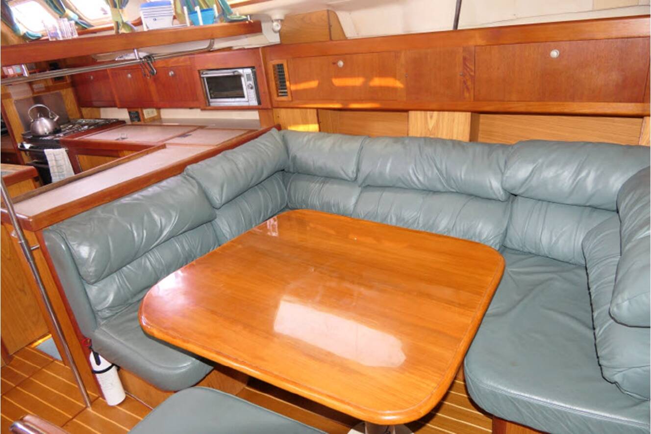 A photo of this 2000 Hunter Marine 460