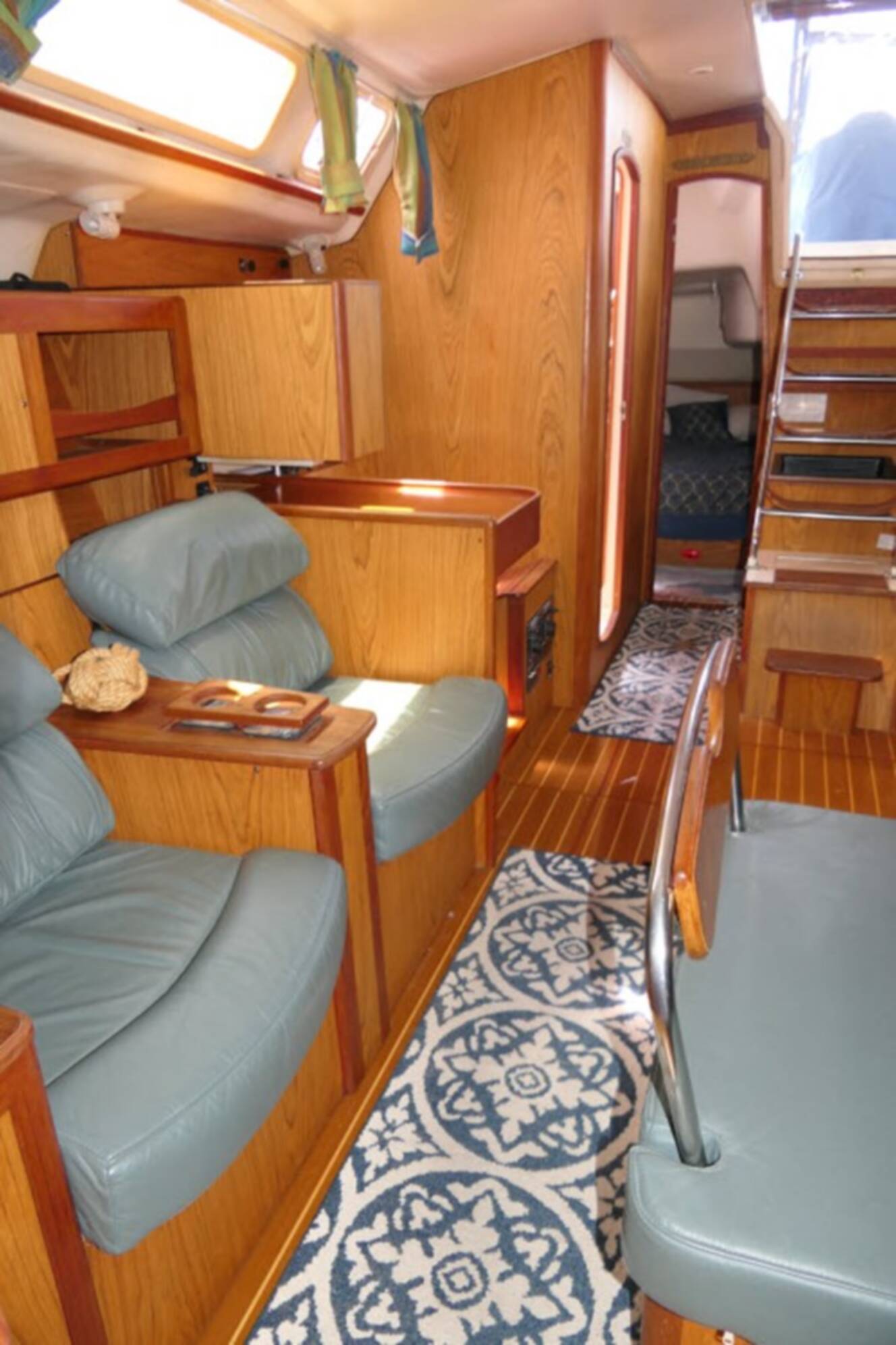 A photo of this 2000 Hunter Marine 460