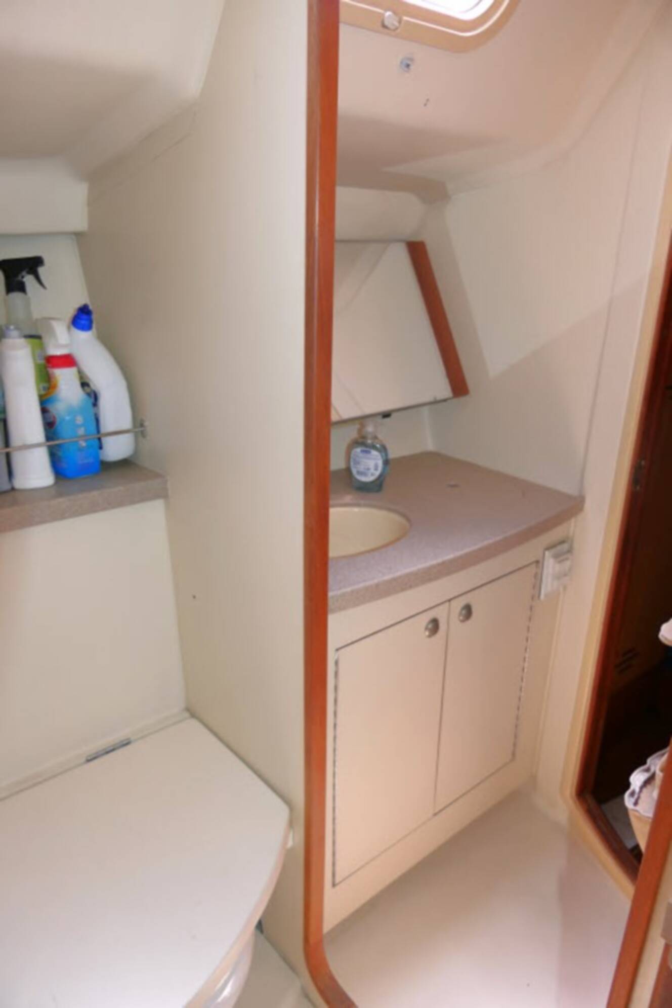 A photo of this 2000 Hunter Marine 460