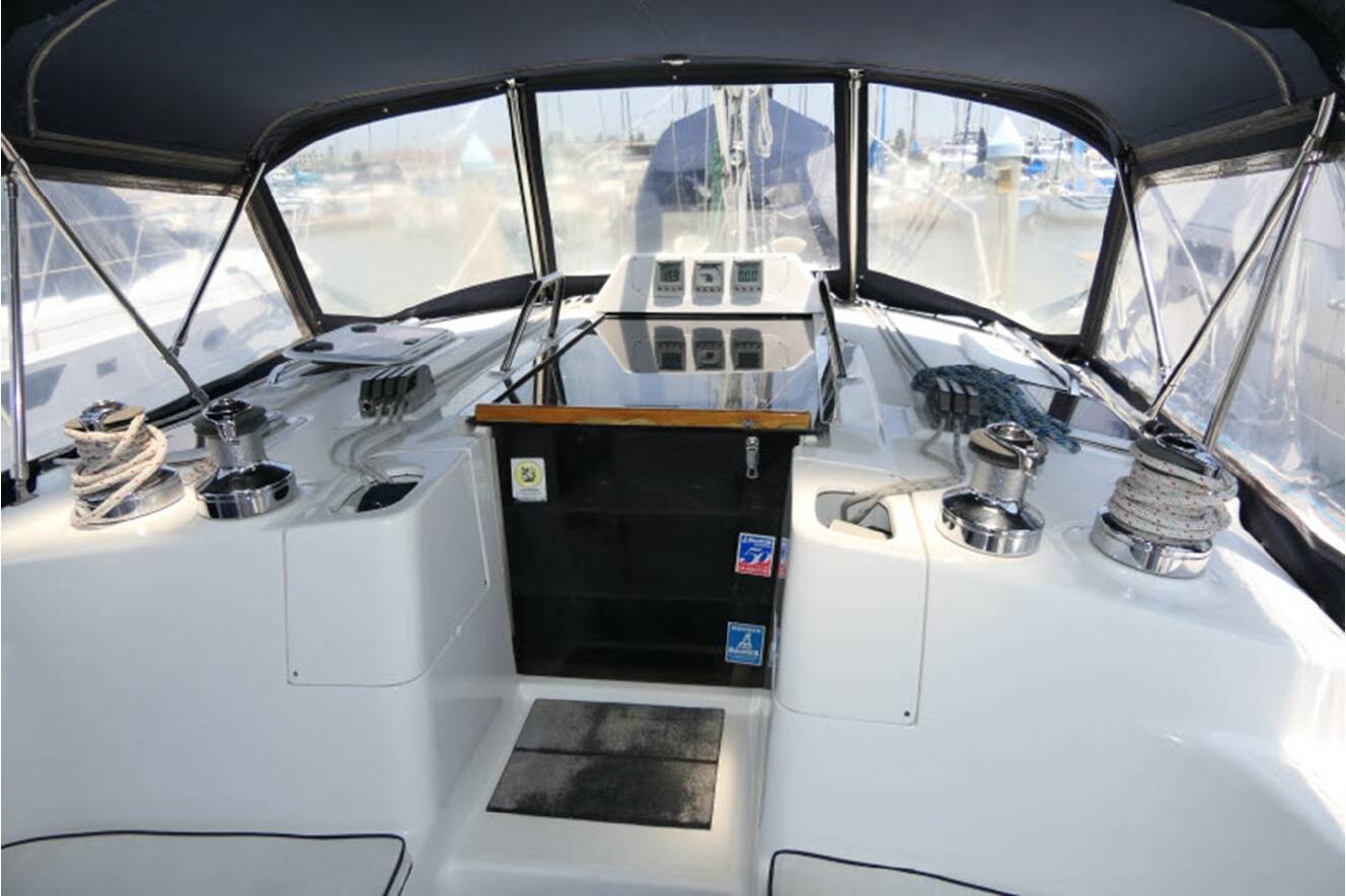 A photo of this 2000 Hunter Marine 460