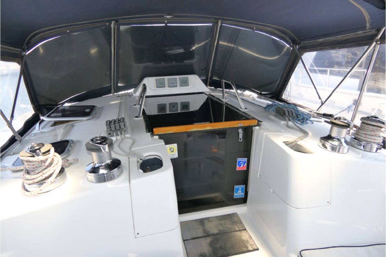 A photo of this 2000 Hunter Marine 460