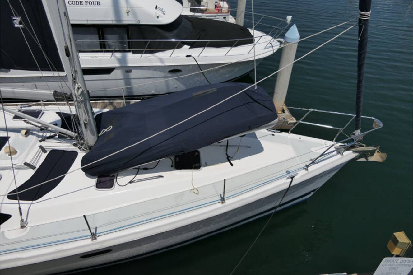 A photo of this 2000 Hunter Marine 460