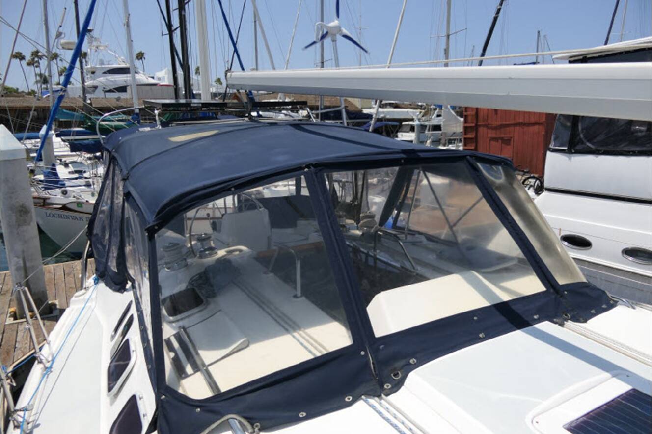 A photo of this 2000 Hunter Marine 460