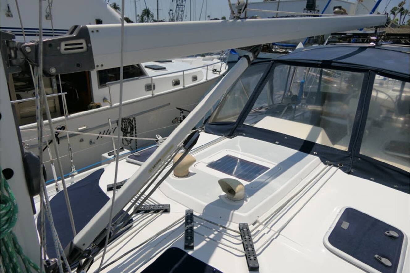 A photo of this 2000 Hunter Marine 460