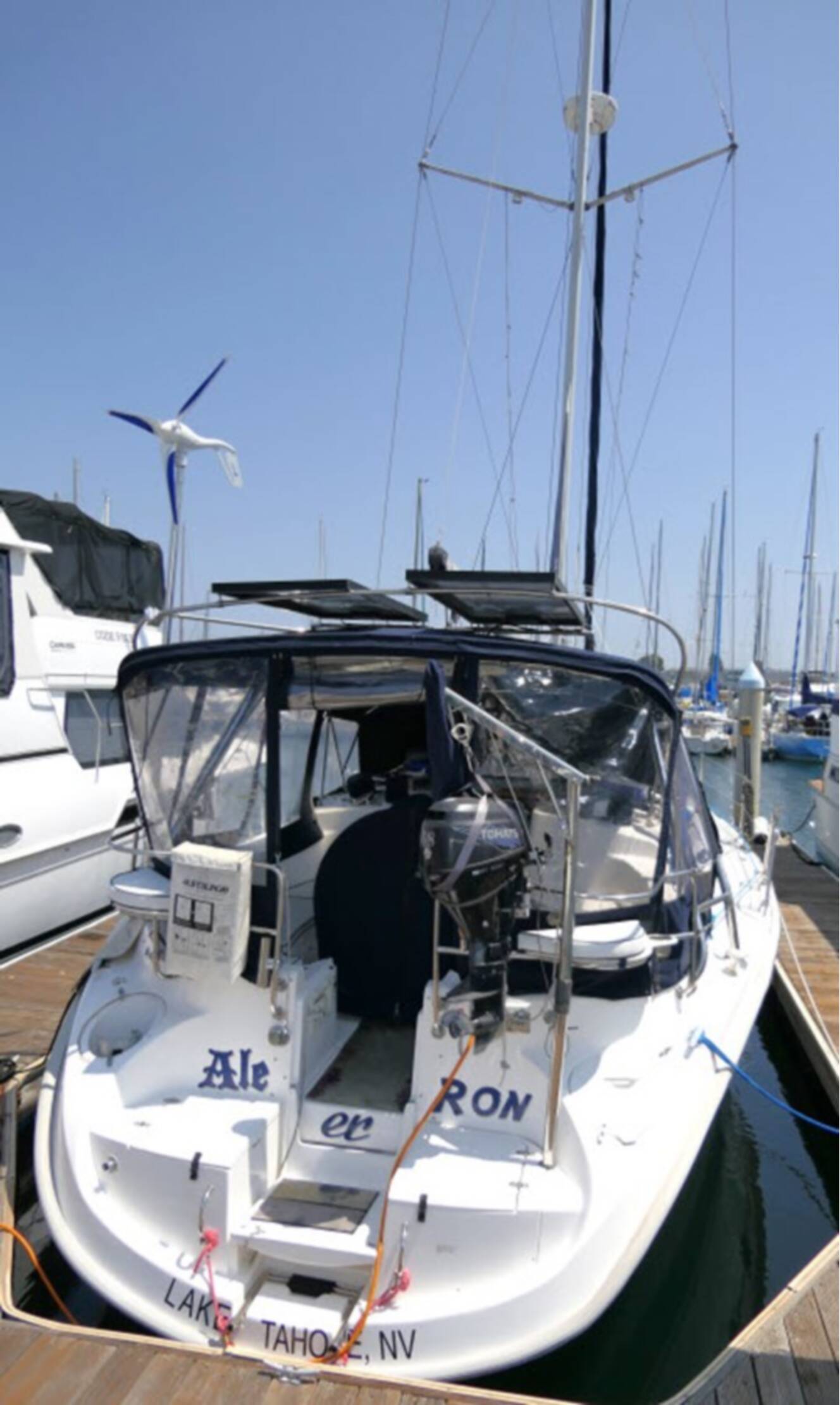 A photo of this 2000 Hunter Marine 460