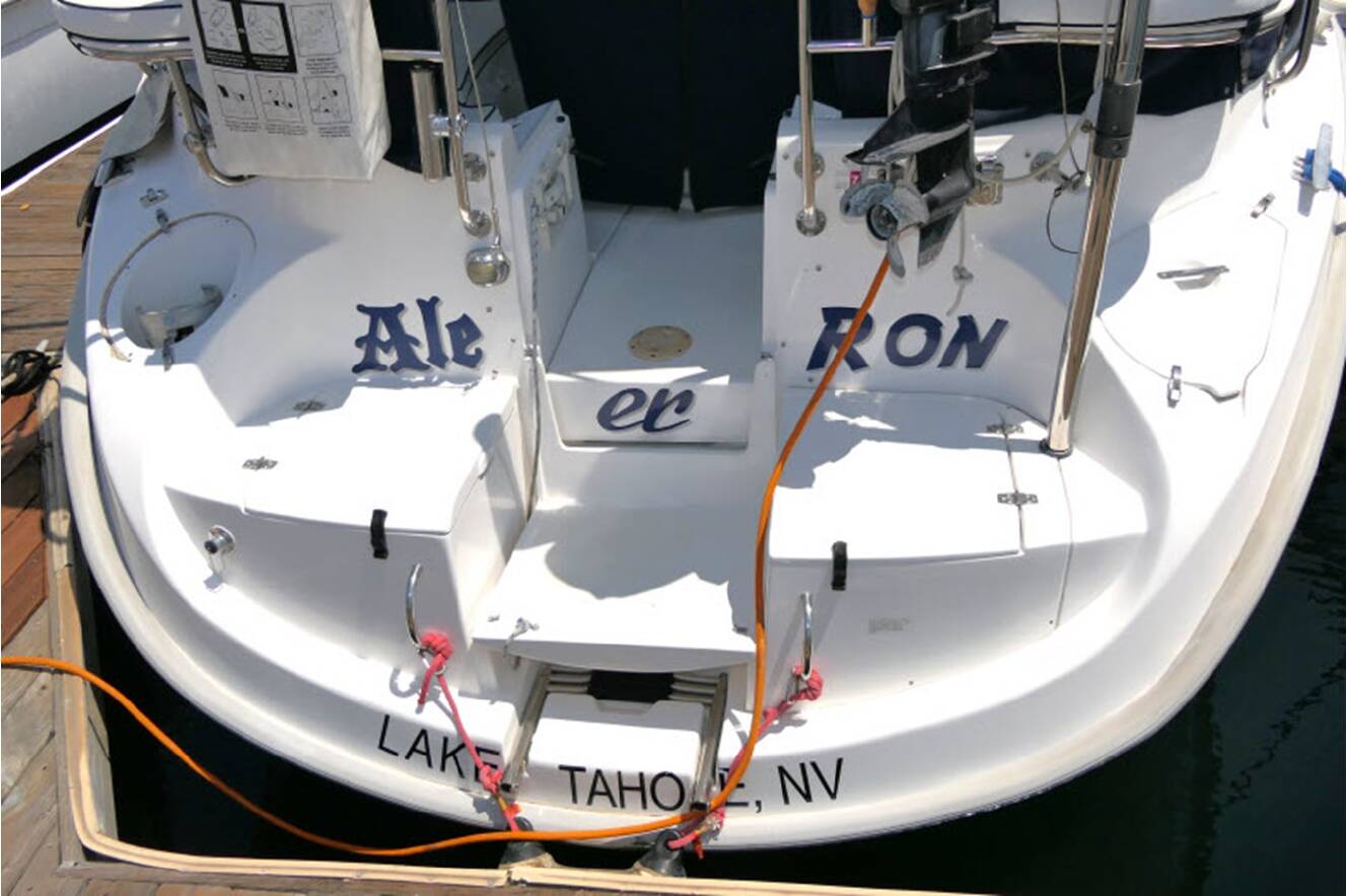 A photo of this 2000 Hunter Marine 460