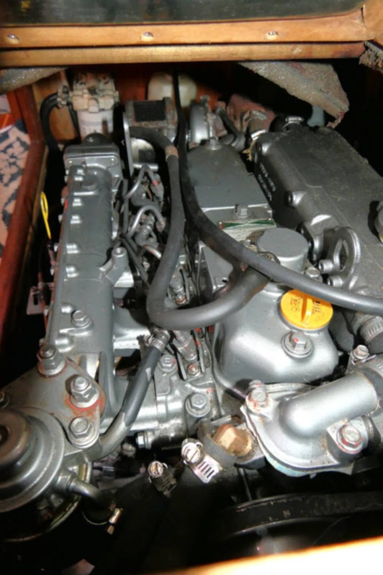 A photo of this 2000 Hunter Marine 460