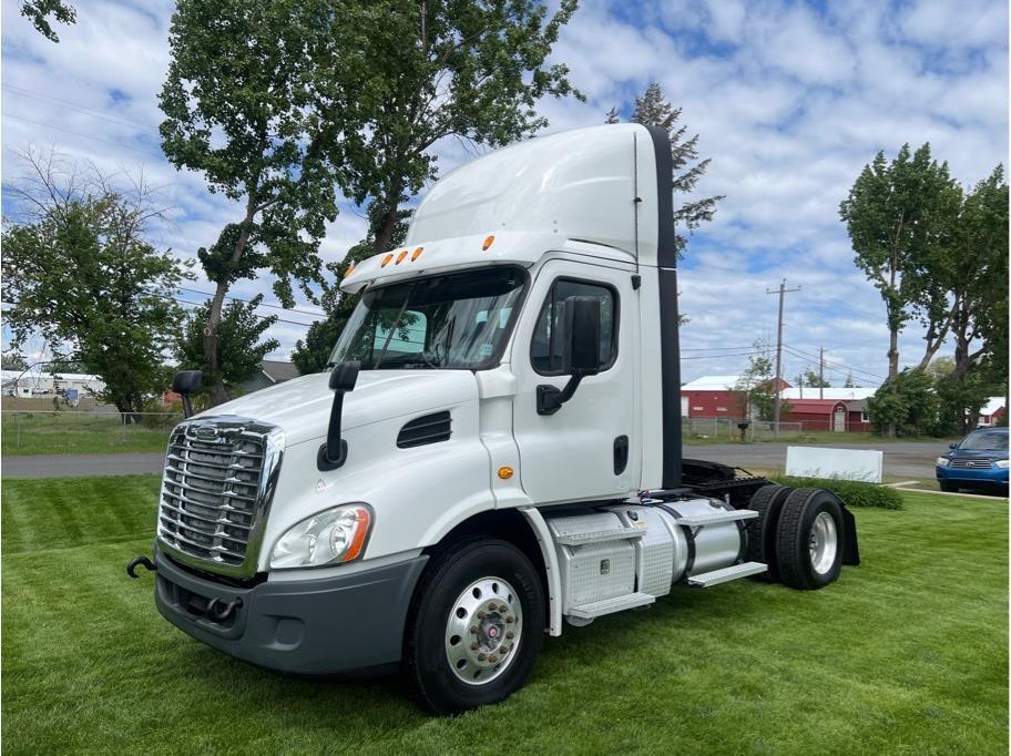 2015 FREIGHTLINER CASCADIA 113 in Airway Heights, WA