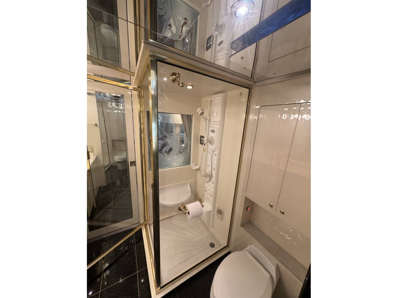 A photo of this 1999 Prevost VOGUE XL