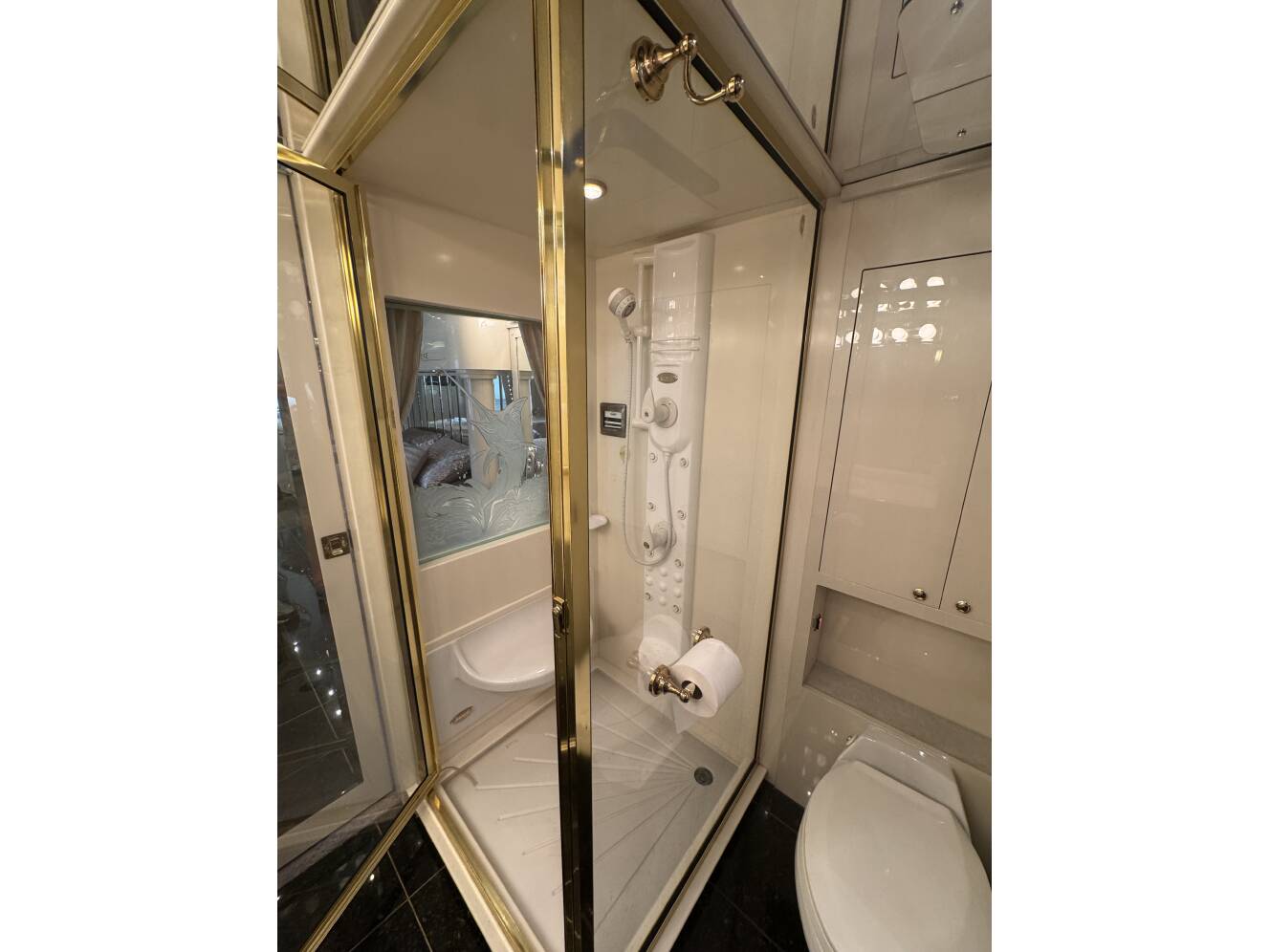 A photo of this 1999 Prevost VOGUE XL