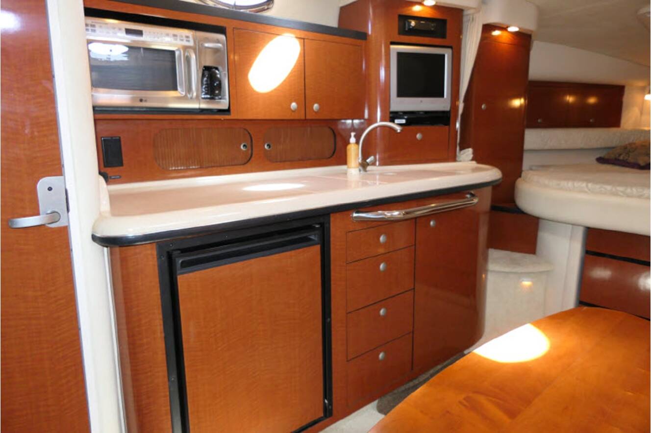 A photo of this 2005 Sea Ray 340 SUNDANCER