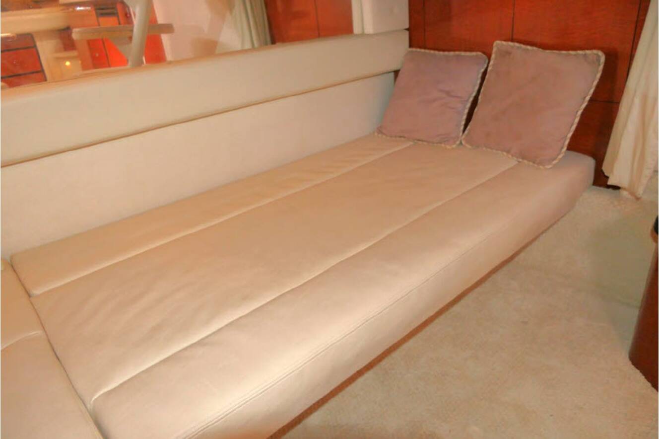 A photo of this 2005 Sea Ray 340 SUNDANCER
