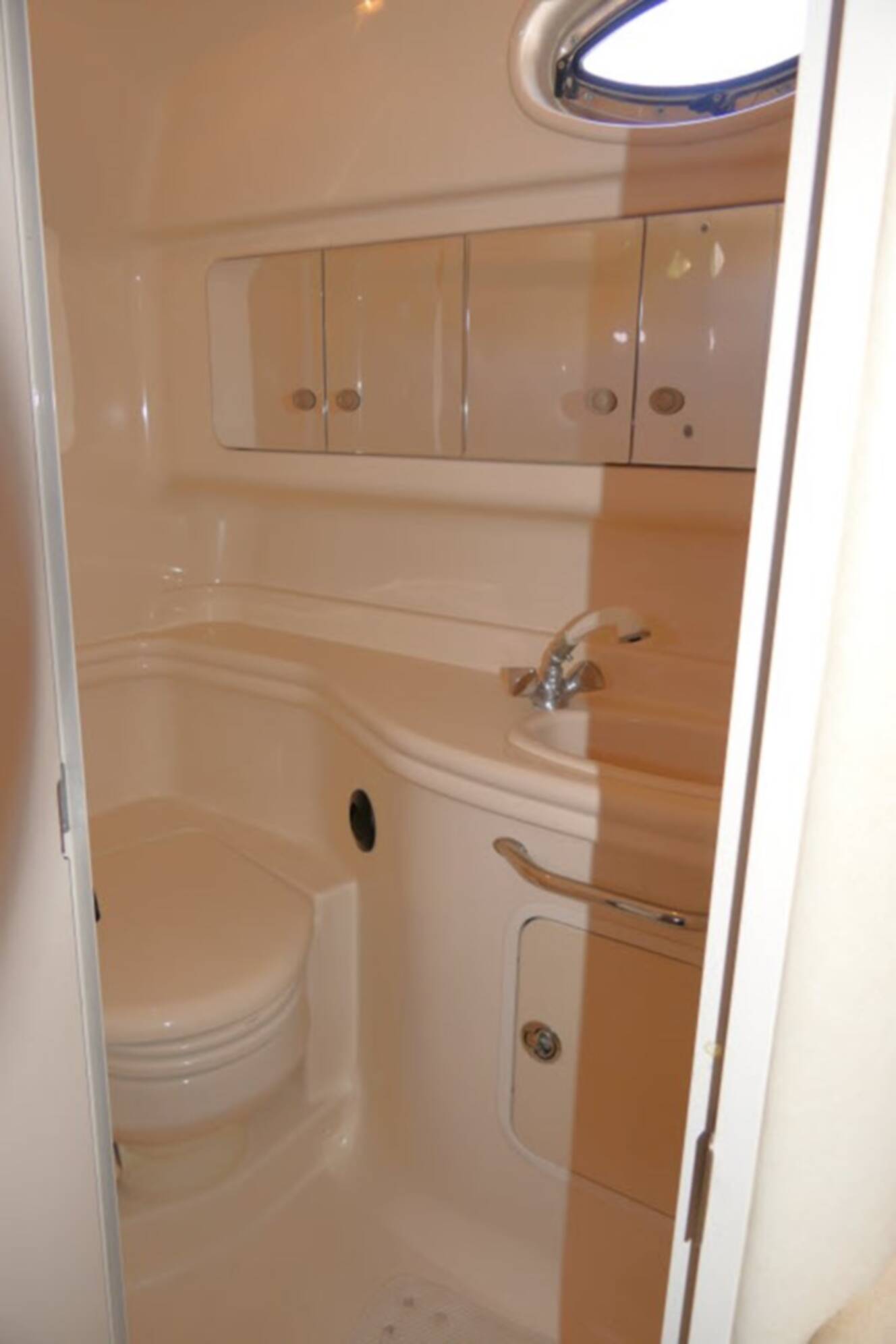 A photo of this 2005 Sea Ray 340 SUNDANCER