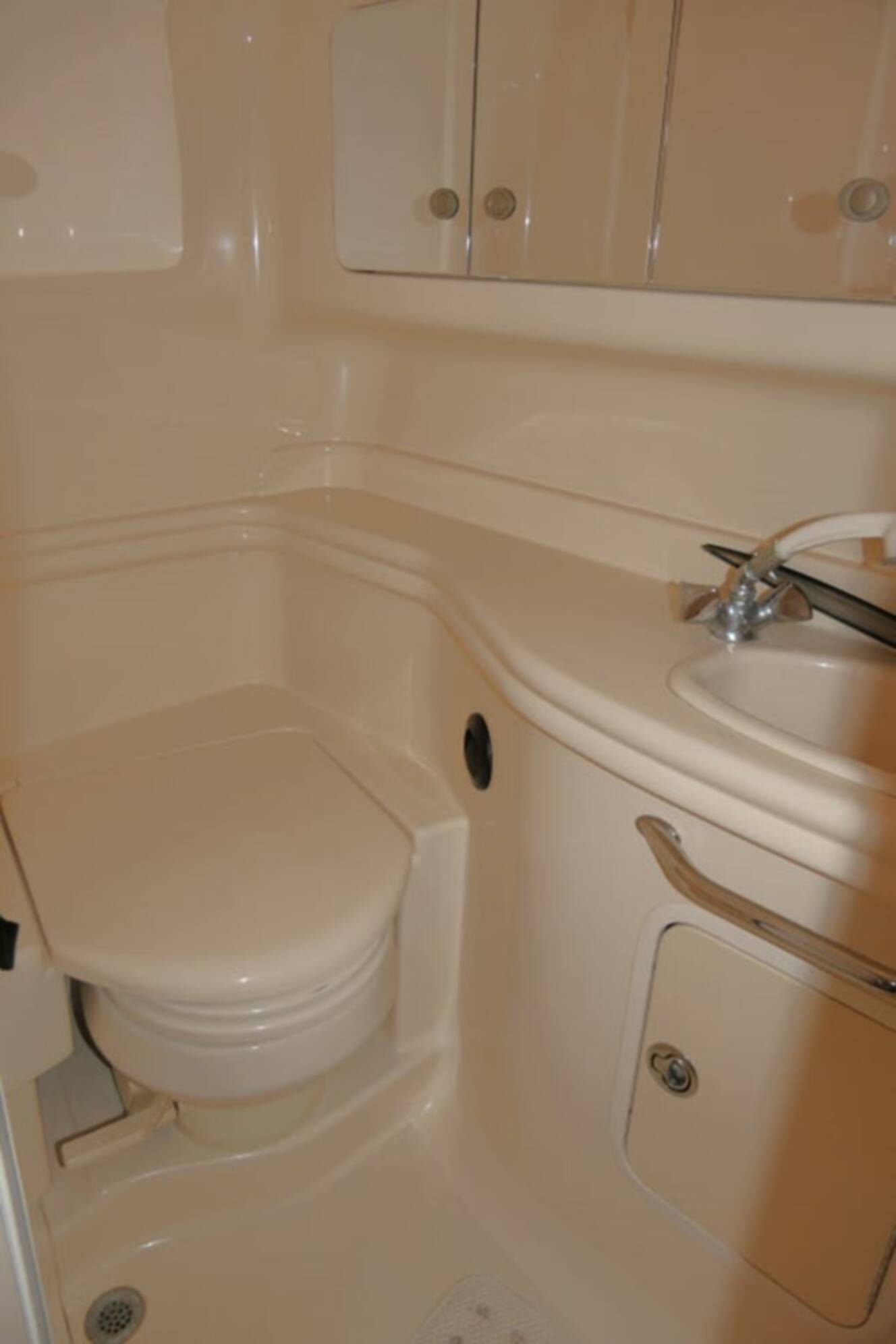 A photo of this 2005 Sea Ray 340 SUNDANCER