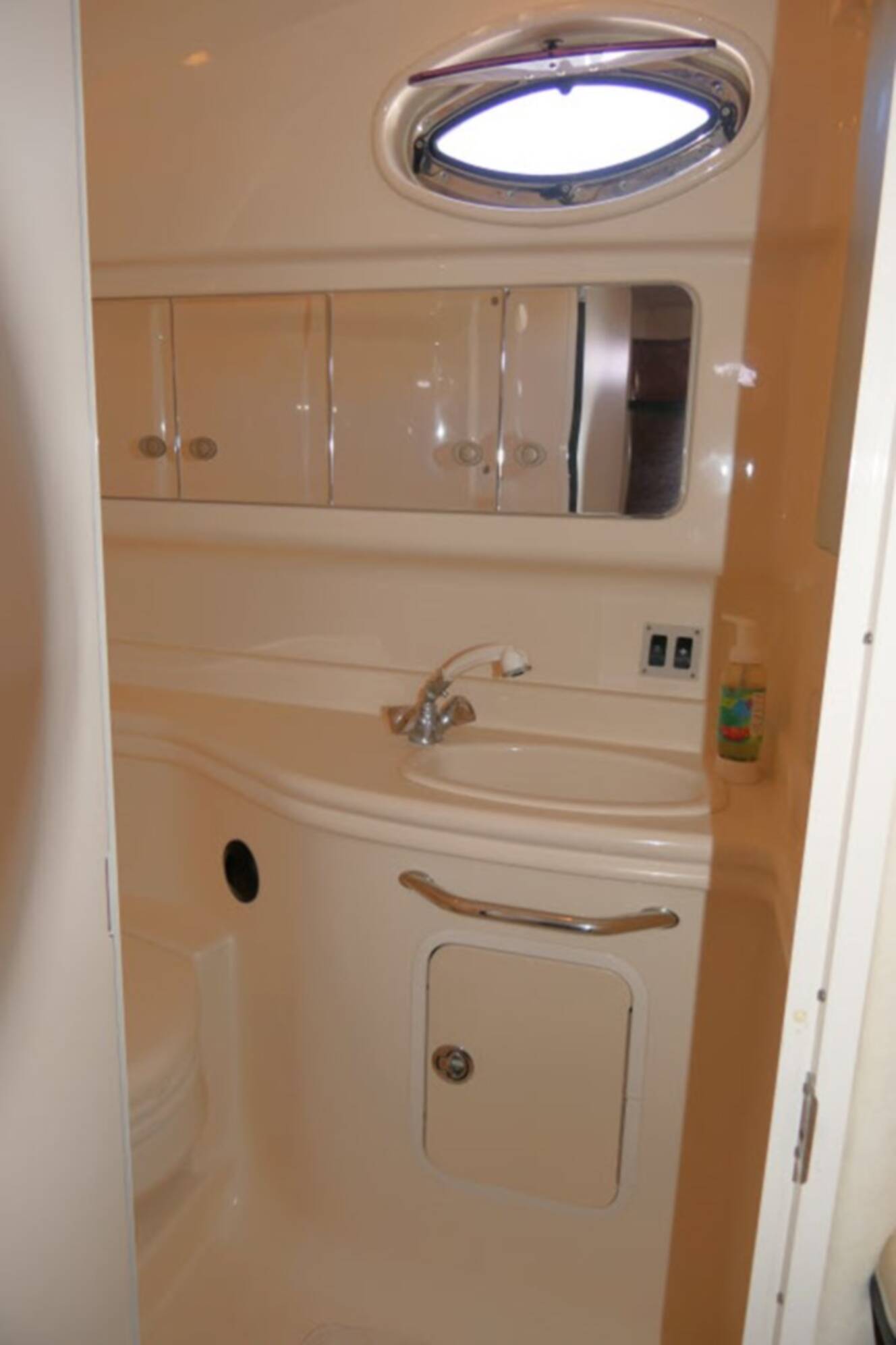 A photo of this 2005 Sea Ray 340 SUNDANCER