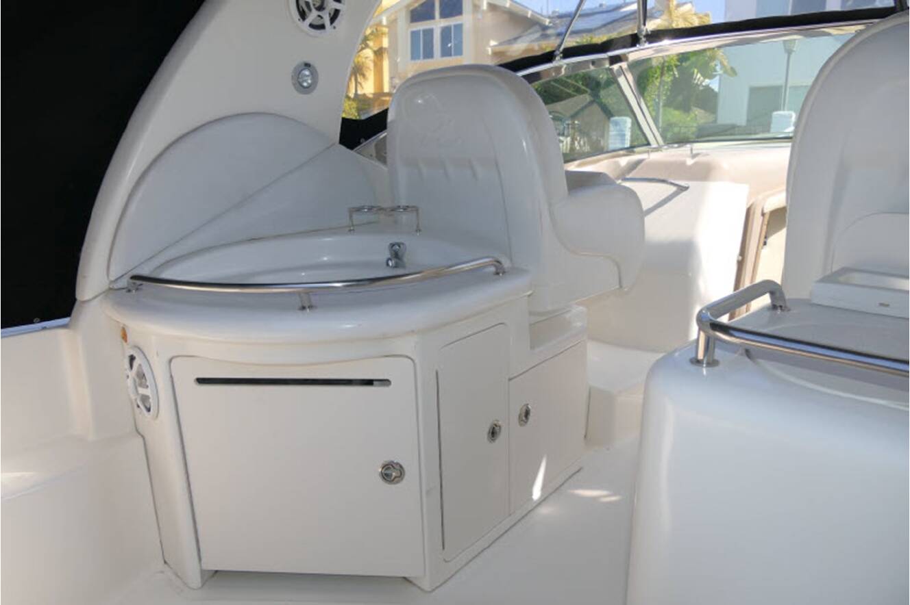 A photo of this 2005 Sea Ray 340 SUNDANCER
