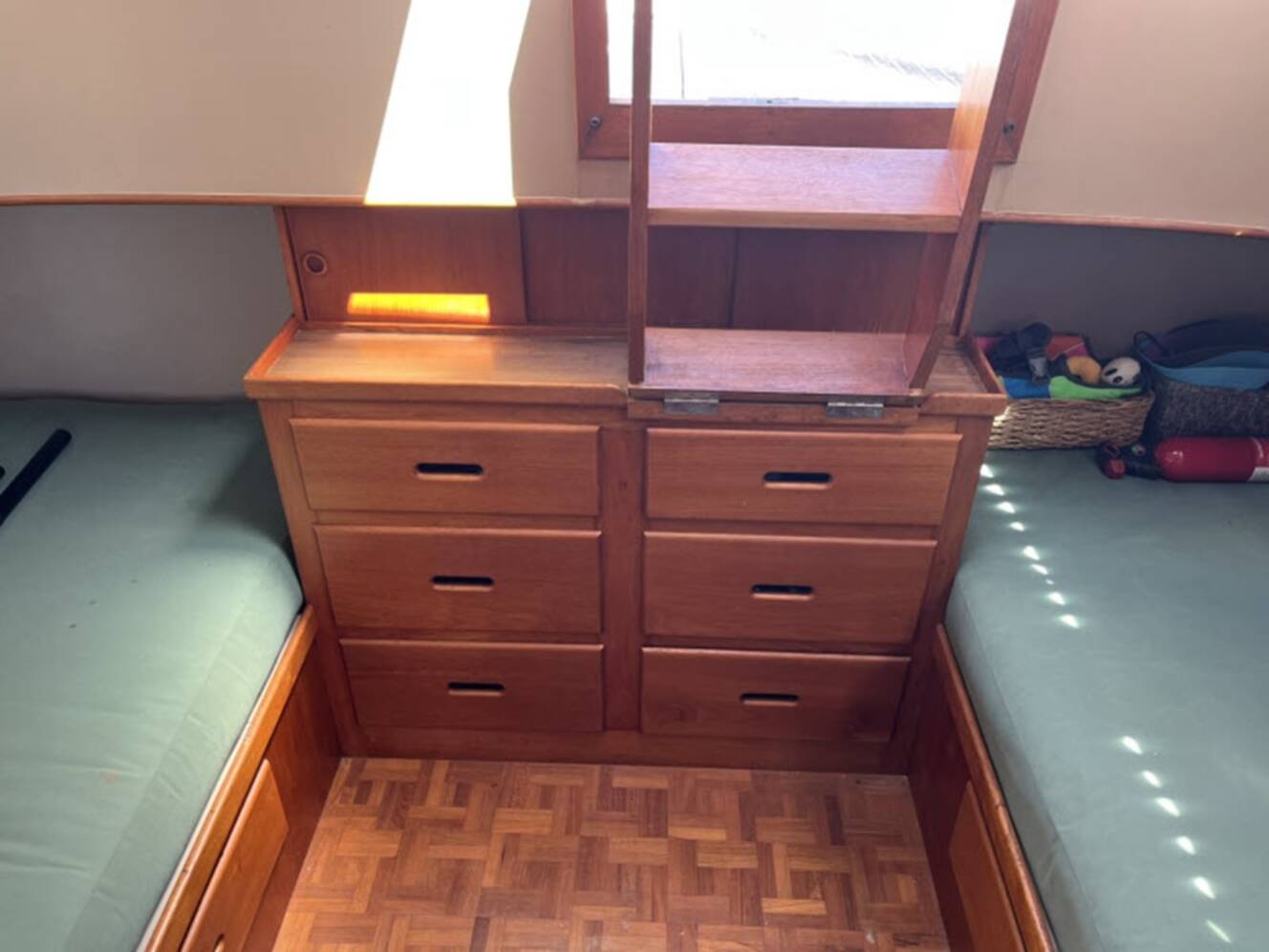 A photo of this 1981 Grand Banks 36 Classic