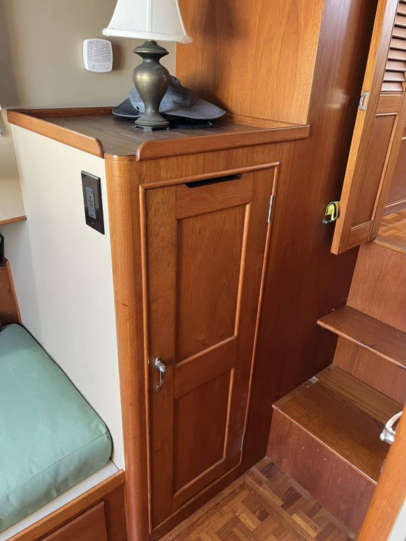 A photo of this 1981 Grand Banks 36 Classic