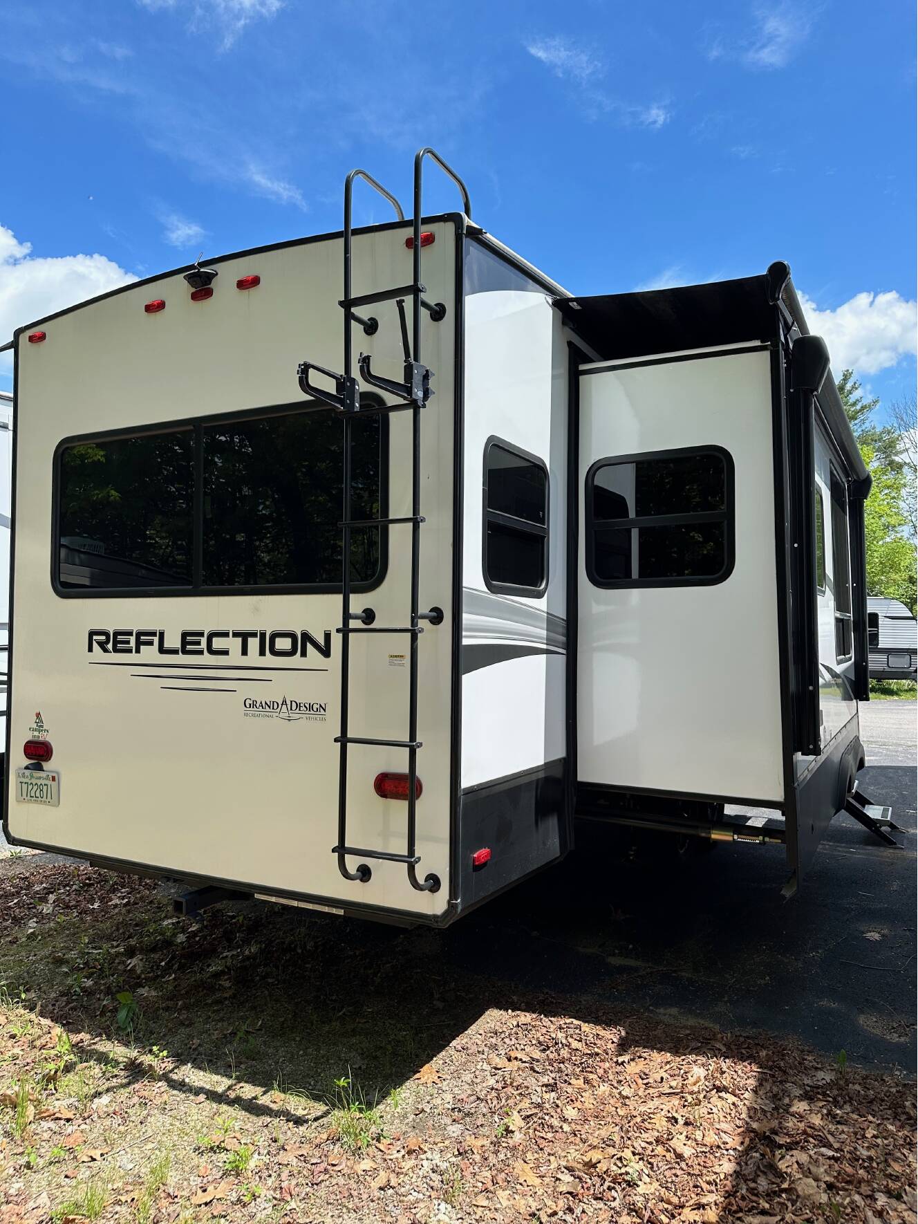 A photo of this 2023 Grand Design REFLECTION 337RLS