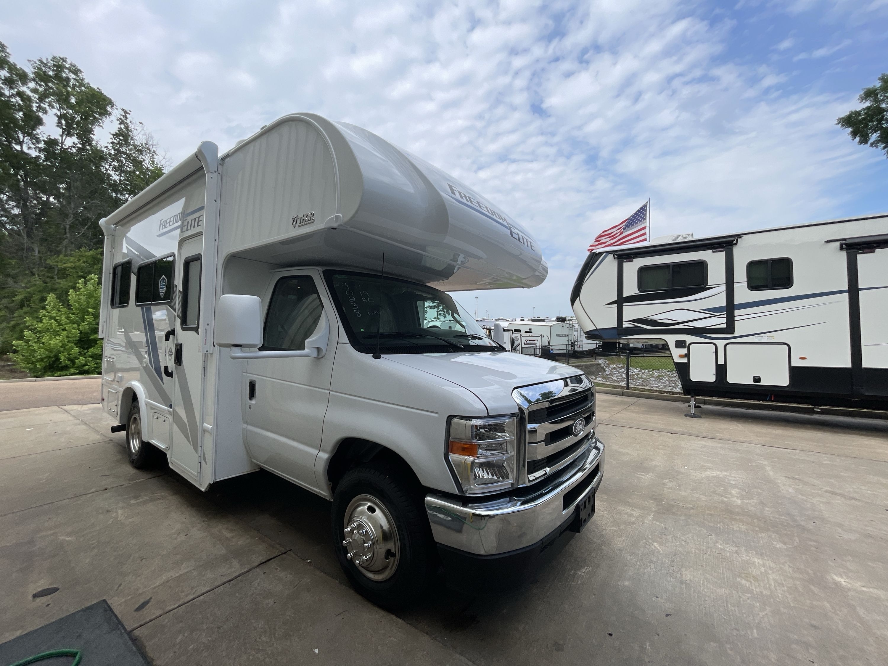 Thor Motor Coach Freedom Elite 19HE Class C RVs and Motorhomes For Sale ...