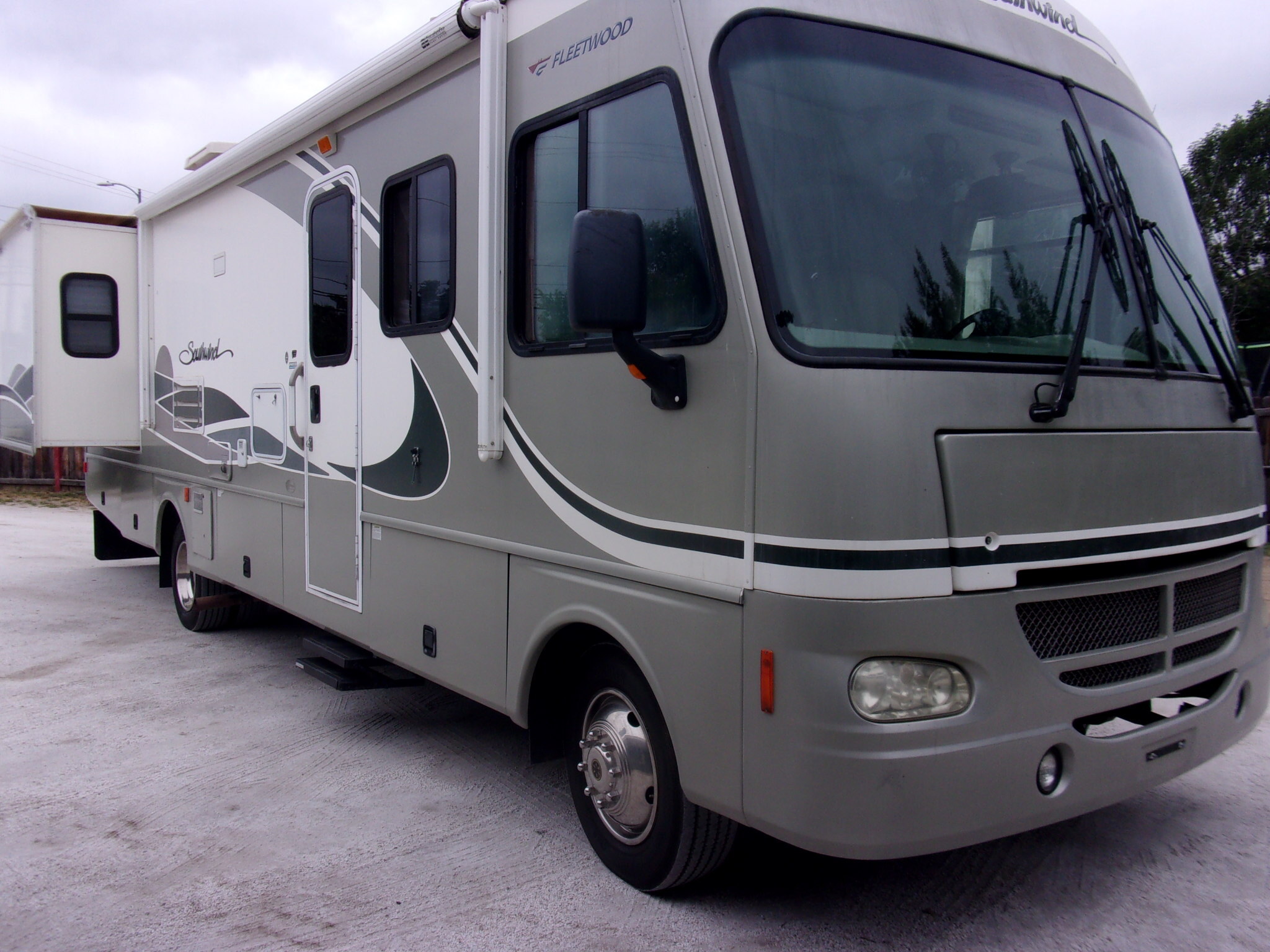 2004 Fleetwood southwind 32vs