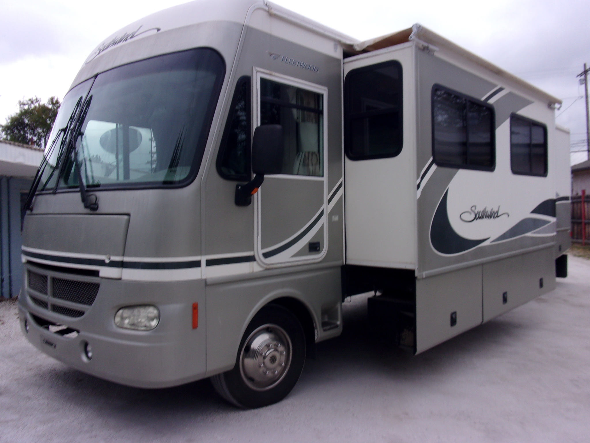 2004 Fleetwood southwind 32vs