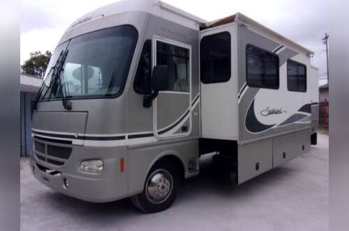 2004 Fleetwood SOUTHWIND® 32VS in canoga park CA