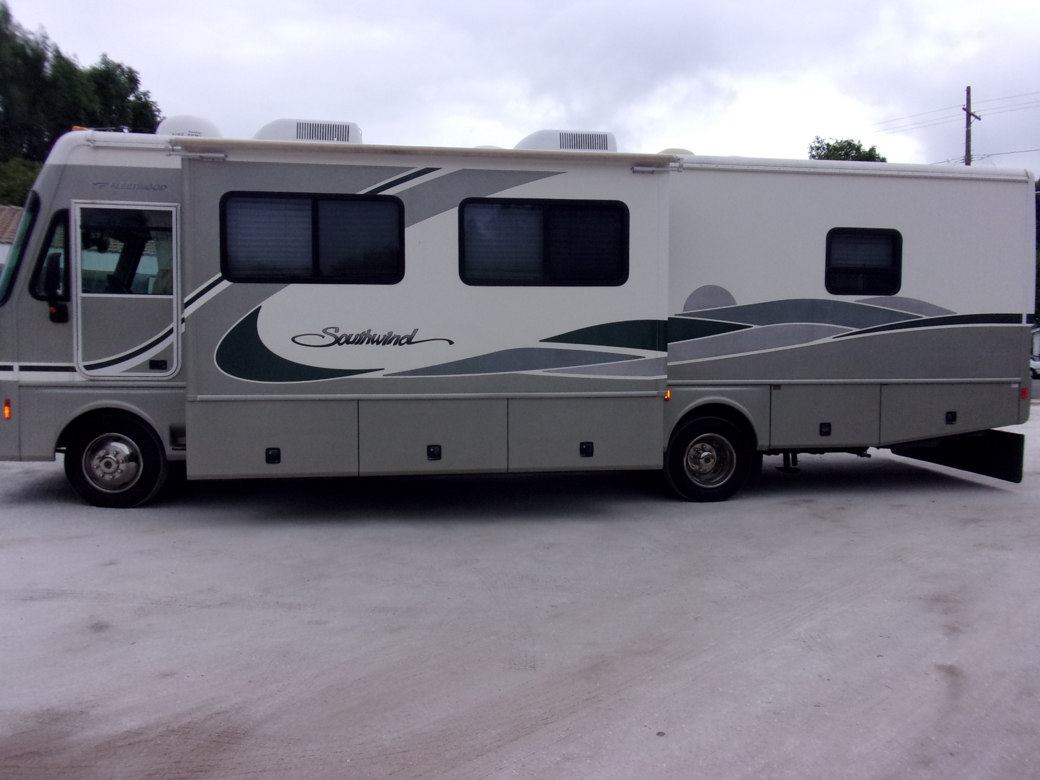 2004 Fleetwood southwind 32vs