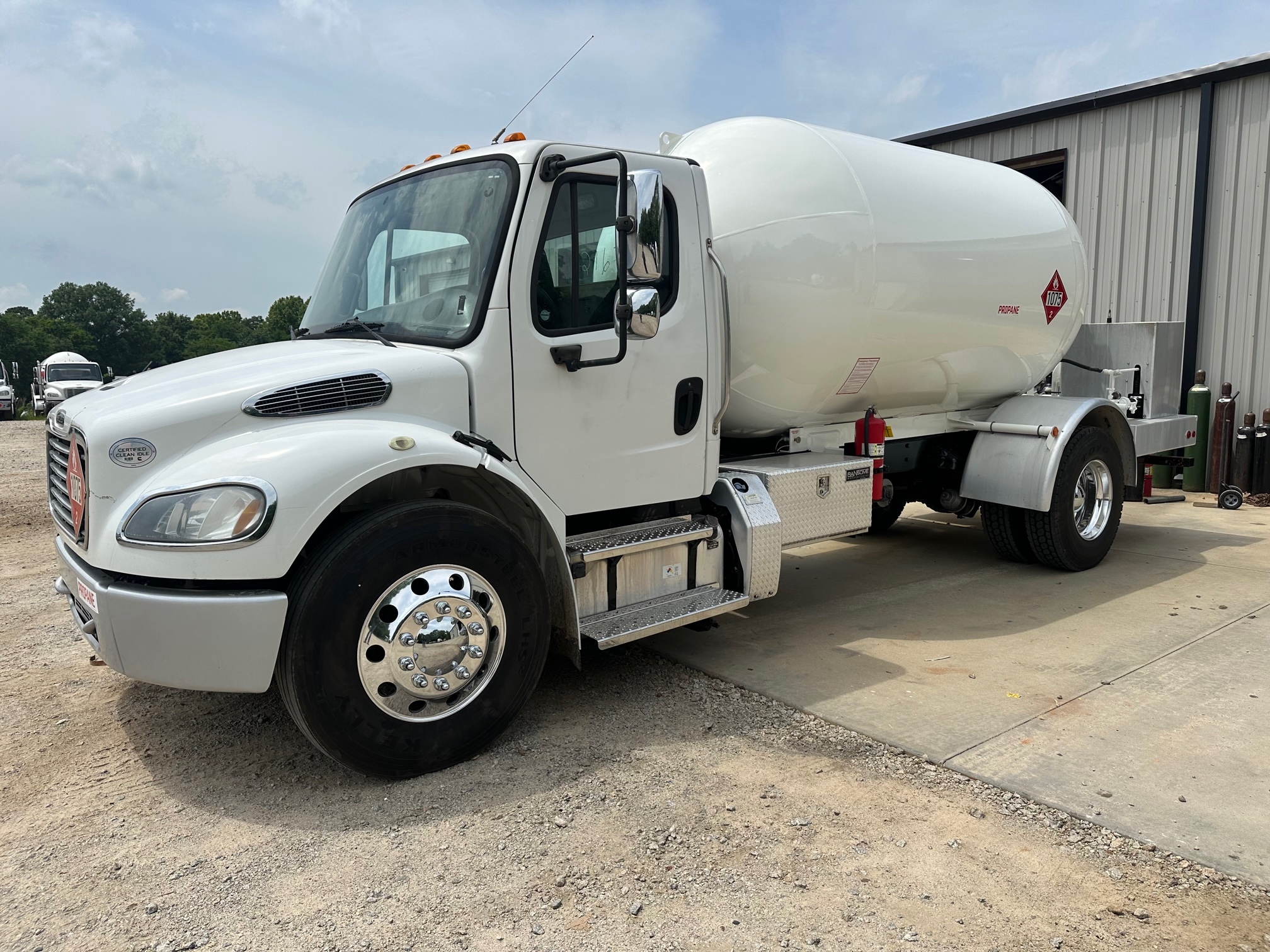 2017 FREIGHTLINER BUSINESS CLASS M2 106 in Miami, FL