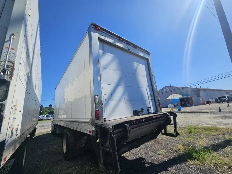 2015 HINO 268