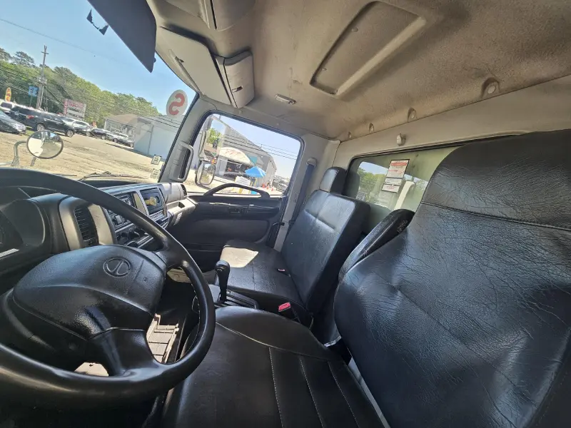 2015 HINO 268