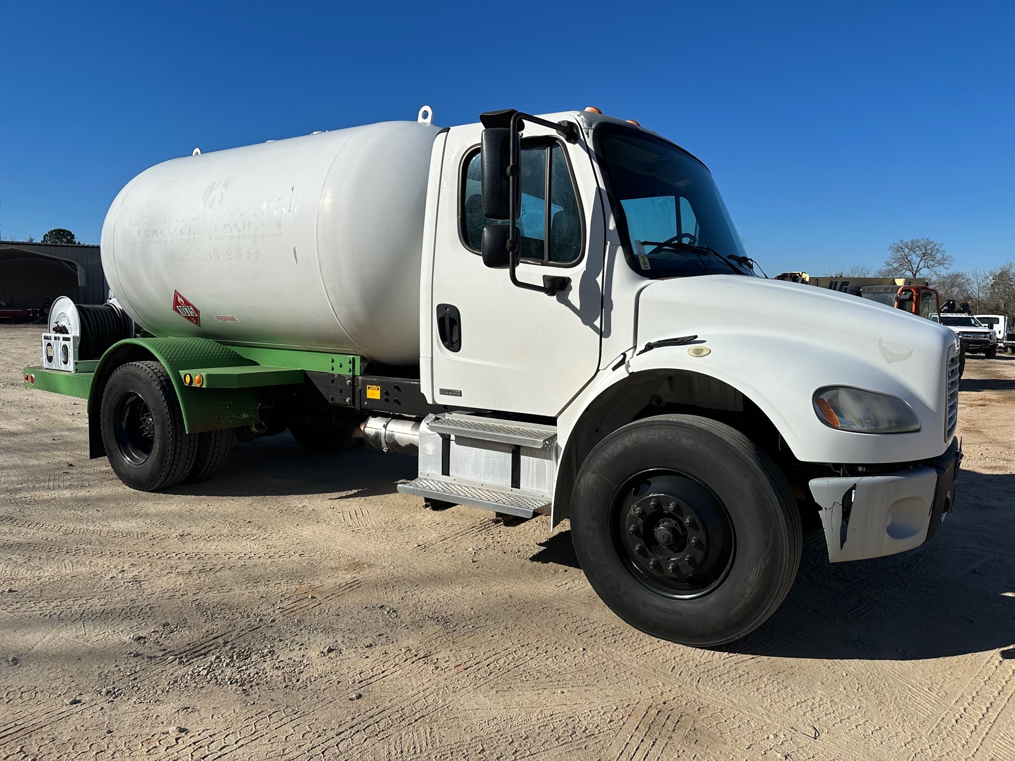 2003 FREIGHTLINER BUSINESS CLASS M2 106 in Miami, FL