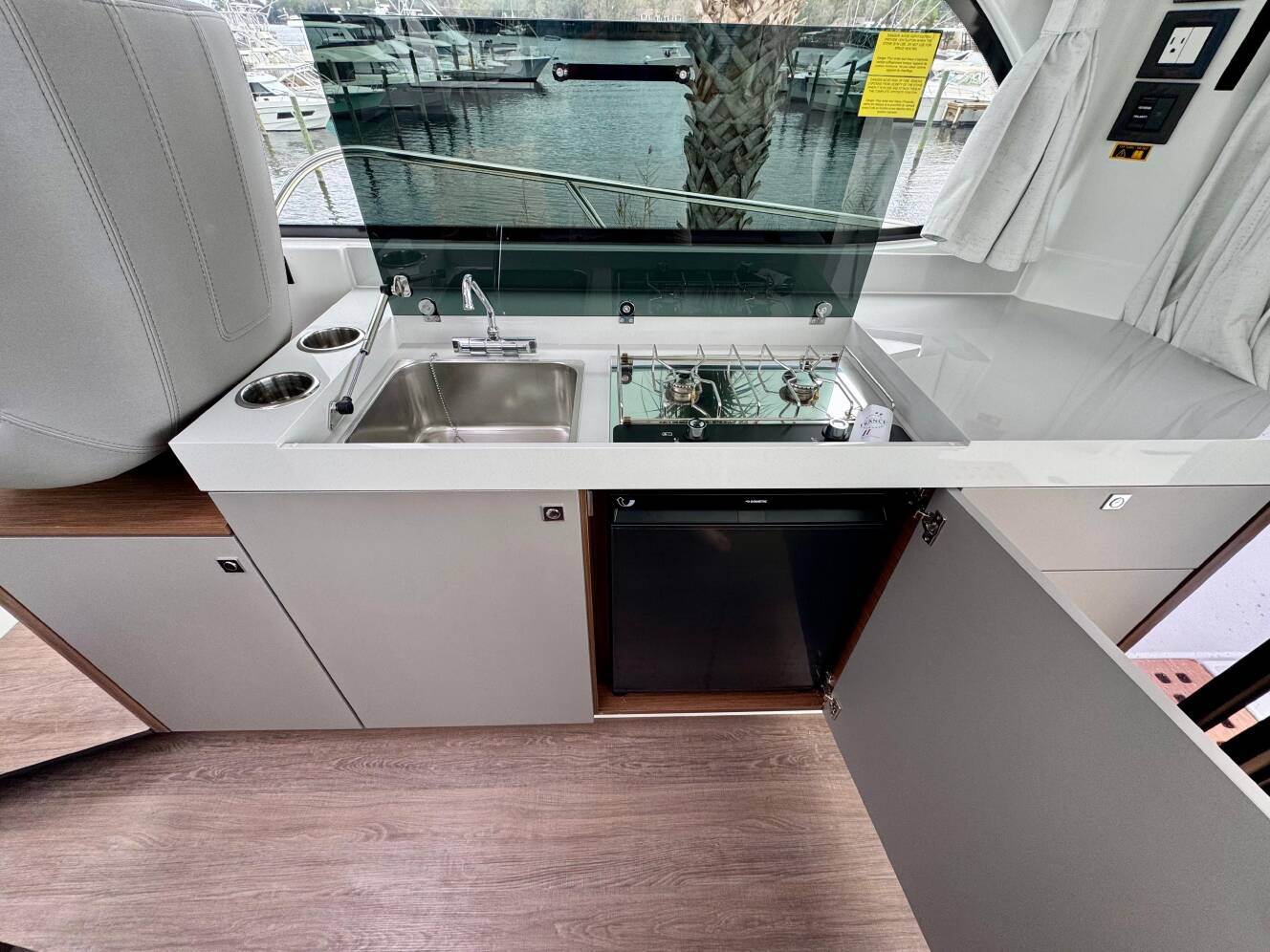 A photo of this 2025 Beneteau Antarès 11