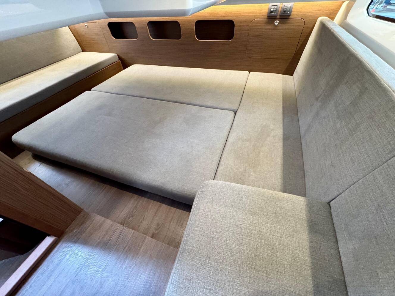 A photo of this 2025 Beneteau Antarès 11