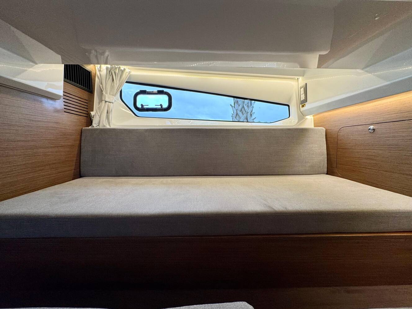A photo of this 2025 Beneteau Antarès 11