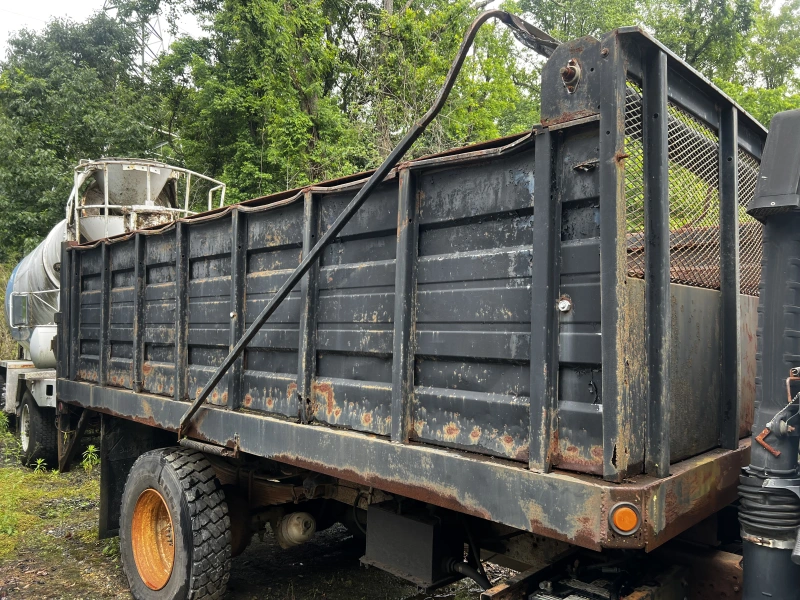 Dump bed dump bed