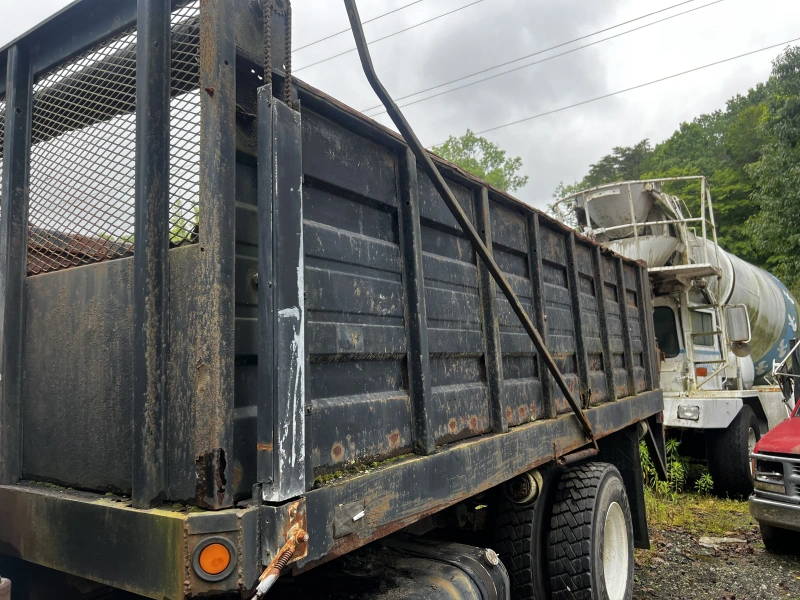Dump bed dump bed