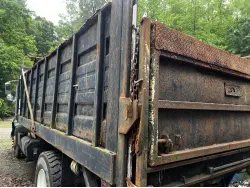 Dump bed dump bed
