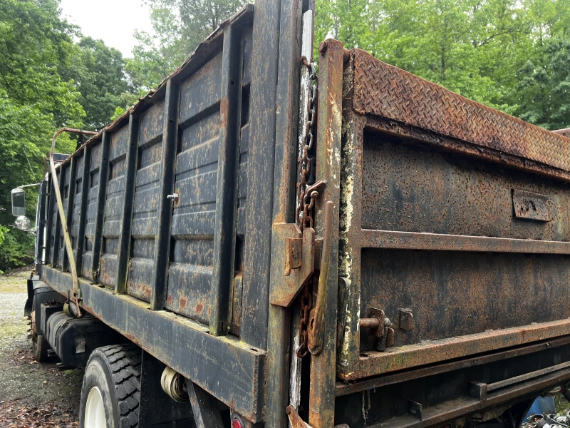 Dump bed dump bed