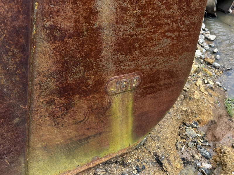 JOHN DEERE bucket and tires