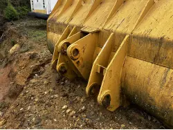 JOHN DEERE bucket and tires