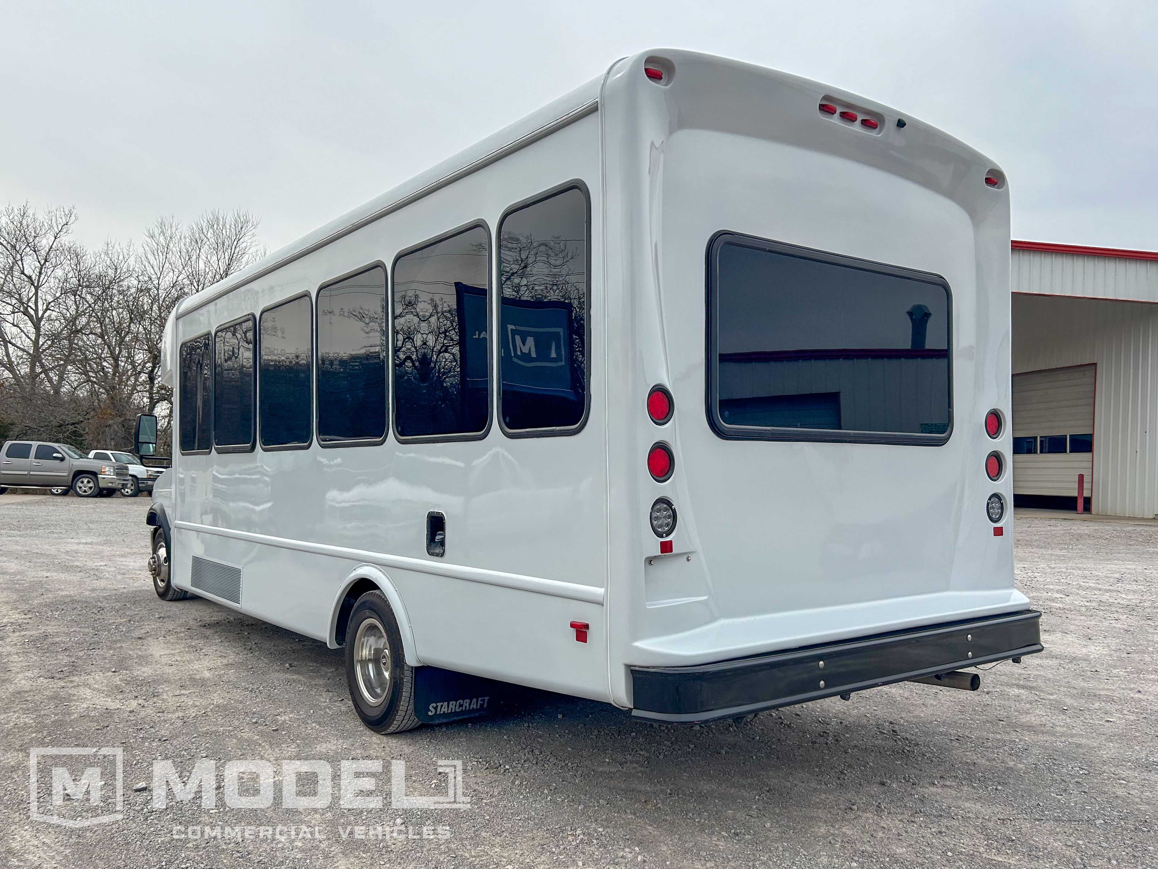 2019 Ford E-450 photo 2