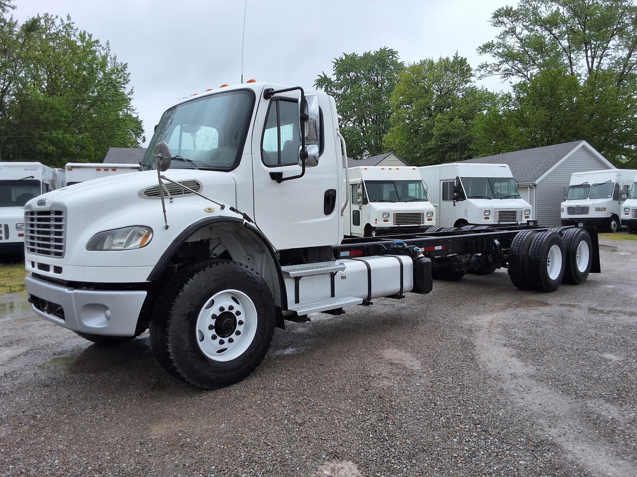 2015 FREIGHTLINER BUSINESS CLASS M2 106 in Fort Wayne, IN