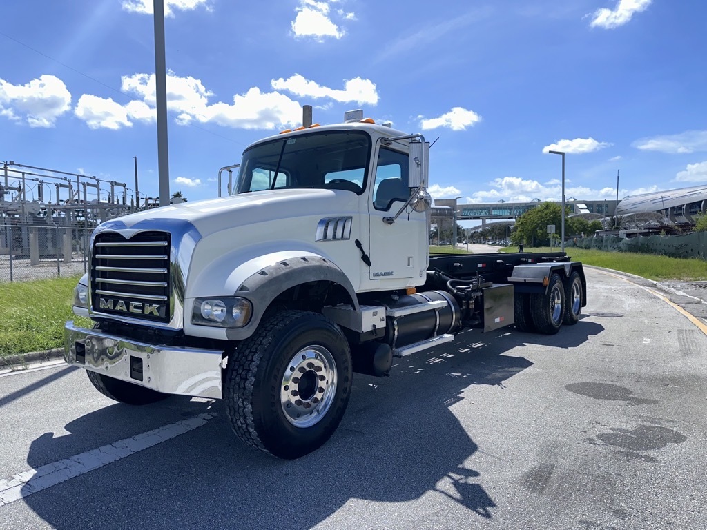 2008 MACK GRANITE GU713 in Miami, FL
